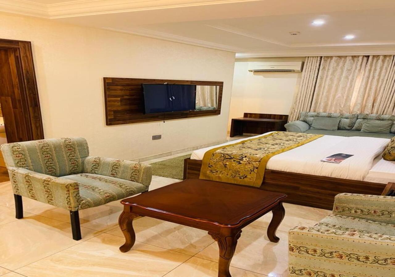 Qualibest Grand Hotels Abuja Exterior foto