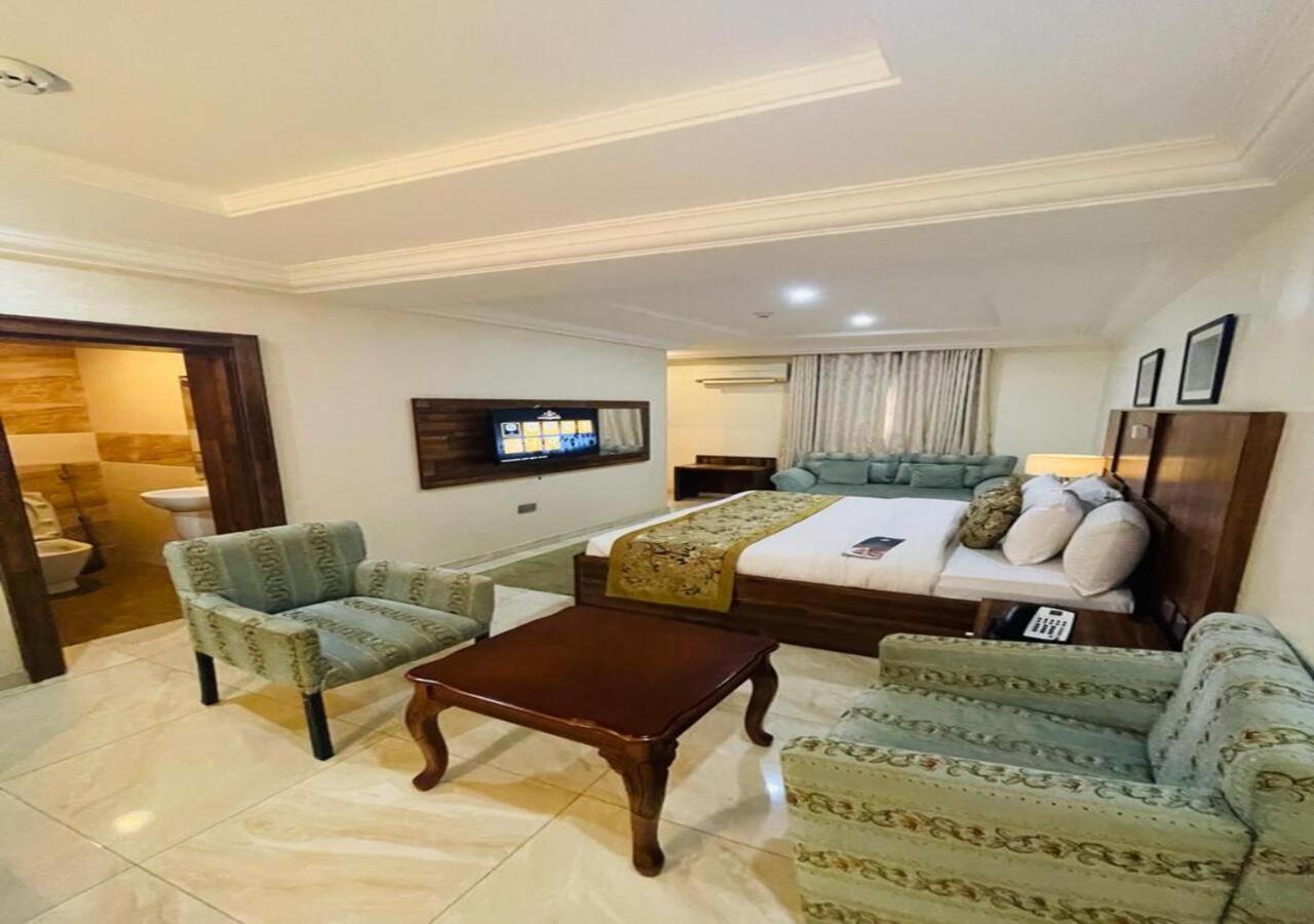 Qualibest Grand Hotels Abuja Exterior foto