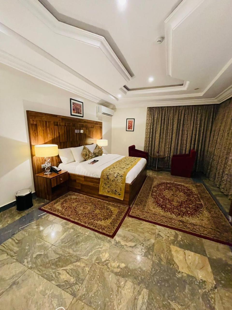 Qualibest Grand Hotels Abuja Exterior foto