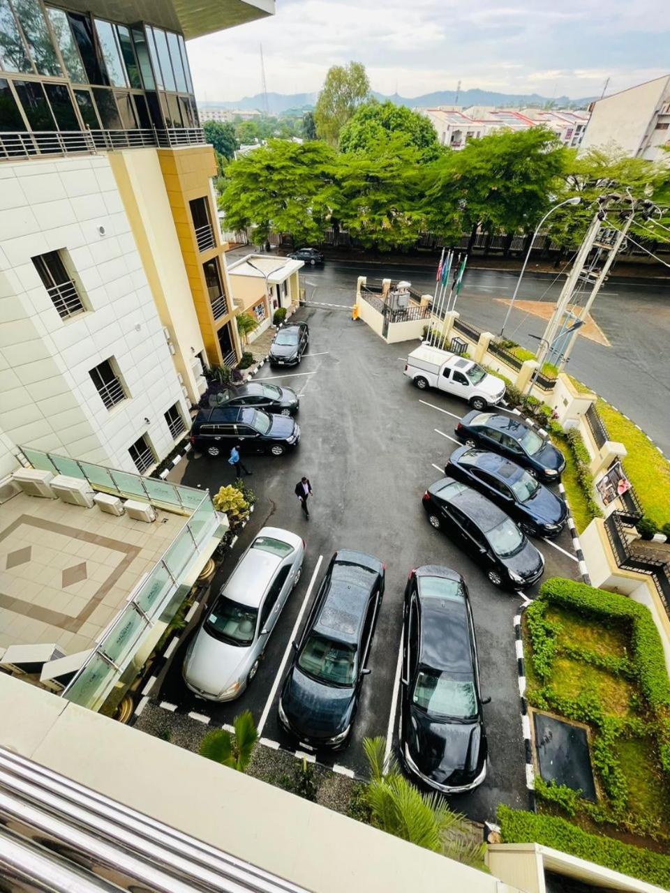 Qualibest Grand Hotels Abuja Exterior foto